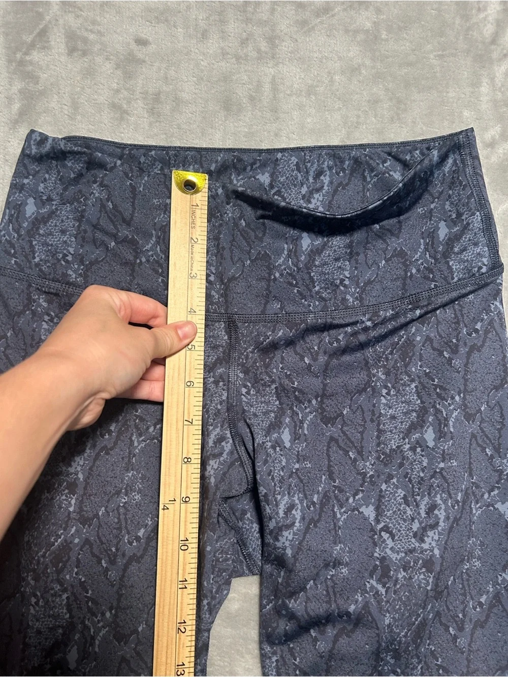 Z By Zella Cropped Leggings Women’s Small Blue Snakeskin Running Yoga Athleisure